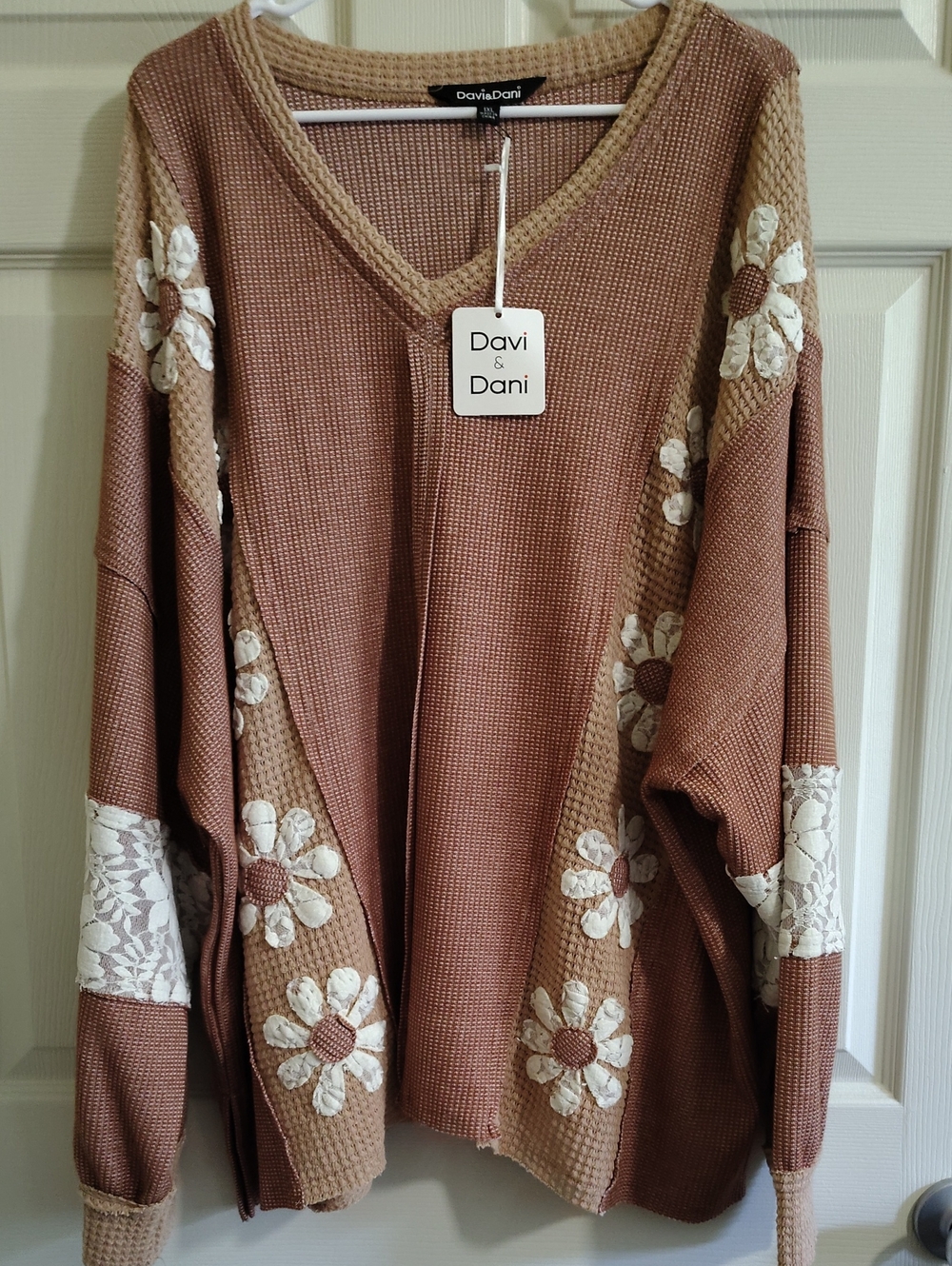 DAVI & DANI Mauve Brown Knit Top with White Floral Appliqué